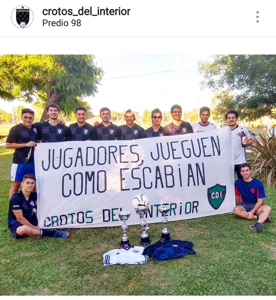 2018 | Se viralizó el trapo que, como pasa con los recién nacidos, vino con un pan debajo del brazo: renovación de camisetas, el Mandzukic (<a href="/benjaminsauer/">Benjamin Sauer</a>) criado a sábados de Juan Pascual y bache de calle pringlense comenzó a mojar y ascendimos a la “A”.

instagram.com/p/B--0DX6DtP8/