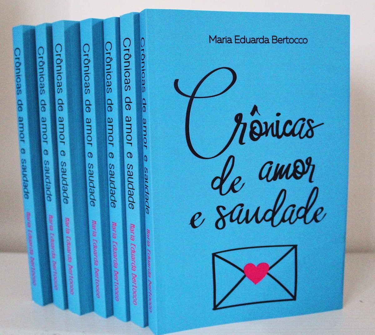 comamormariab's tweet photo. Na quarentena, livros são ótimos passatempos e por isso resolvi fazer promoção pra vcs com os últimos exemplares que tenho.

São 2 opções: Crônicas de amor e saudade e O tal do para sempre de brinde (35,00 ja com o frete).

Ou Crônicas de amor e saudade com frete grátis (30,00) https://t.co/NOib14gLG4