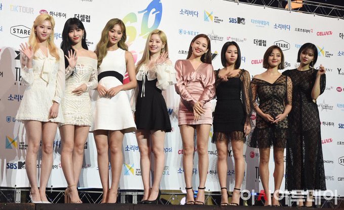 twice and loona attended soribada awards on 190822 there's no proof but they probably met backstage