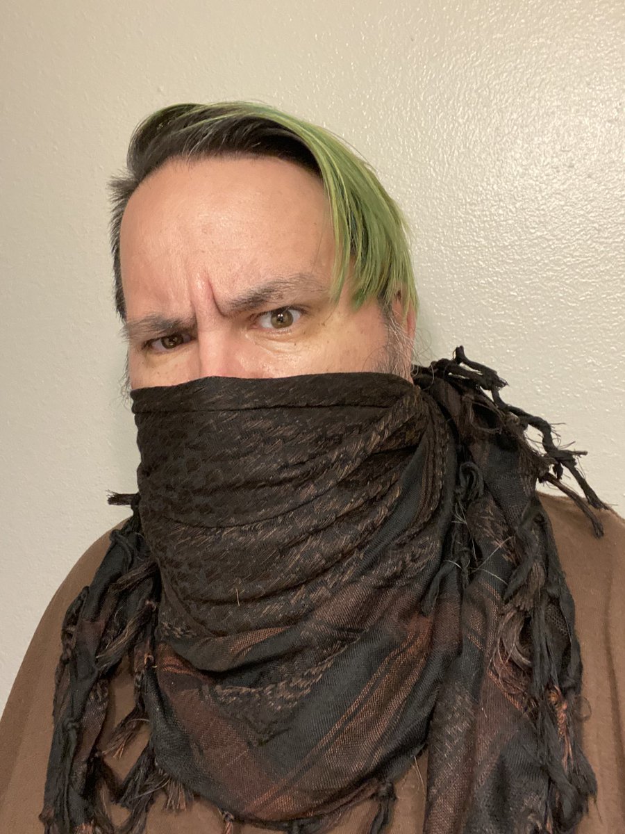 mu5icpimp's tweet photo. @JasonAndDeb I believe they’re called a shemagh.” 😉 https://t.co/PHAK3a7Crl