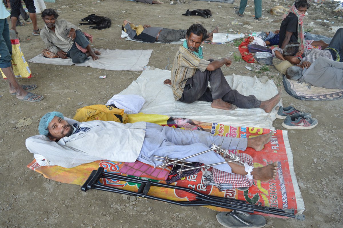 Among hundreds lying on the banks of Yamuna on Tuesday without food and shelter was Sanjeev Kumar. He broke his leg in a road accident last month. He was admitted to a government hospital. 4-5 days ago, an ambulance dropped him off to the Yamuna bank. He had nowhere else to go