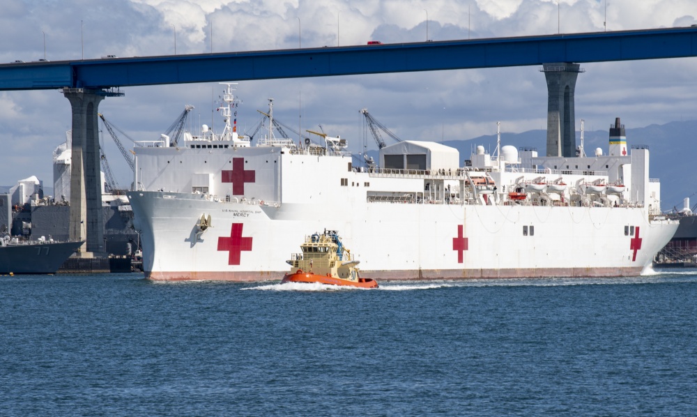 NavyMedicine's tweet photo. Support services aboard #USNSMercy and #USNSComfort include prosthetics, radiology, lens fabrication, full-service pharmacies, laboratories, blood banks, physical therapy areas, medical equipment repair shops, and medical supply rooms. #NavyMedicine #HospitalShipHistory https://t.co/ih5eEcuYOh