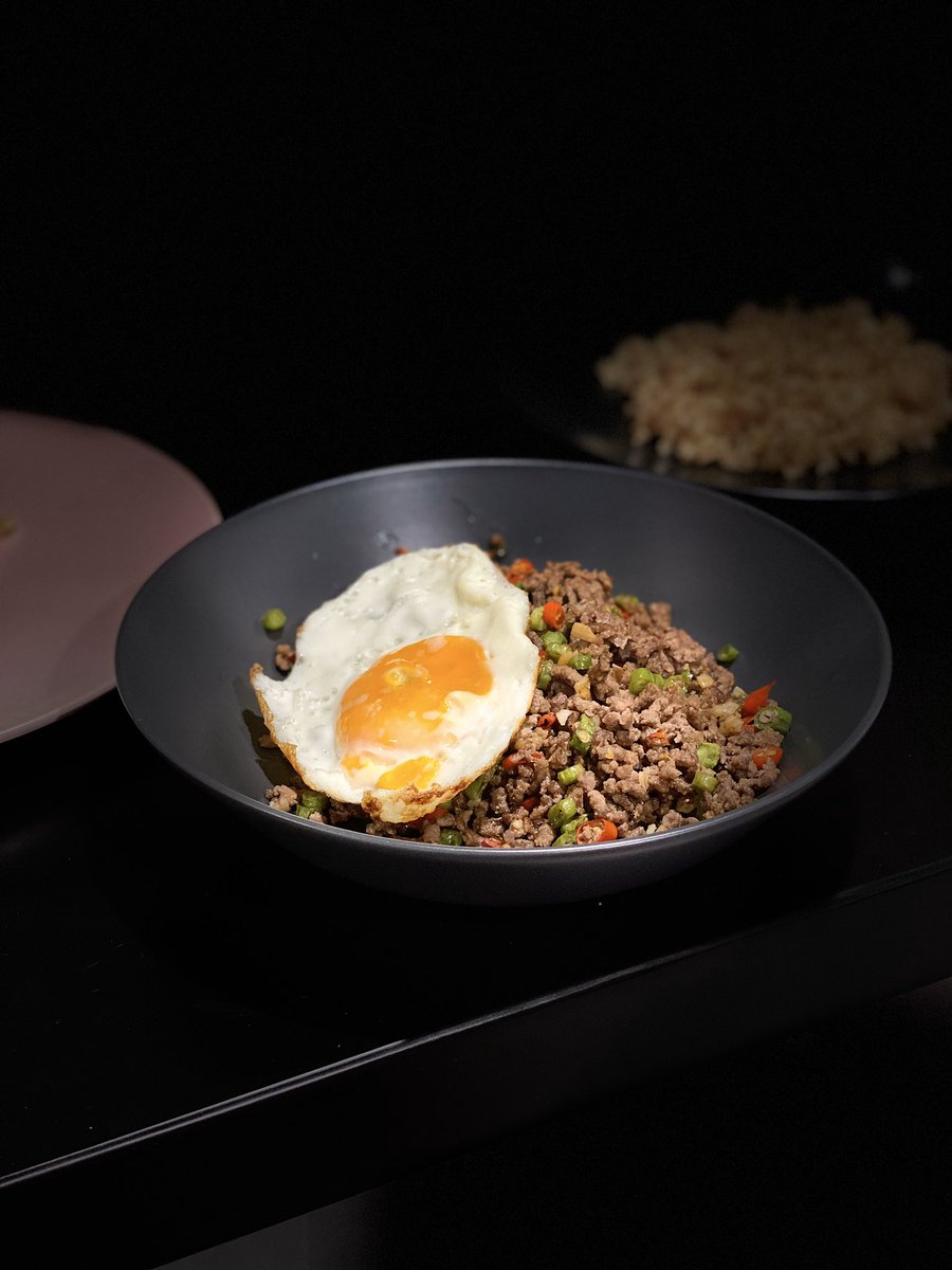 ใช้ไอโฟนมาตั้งนาน เพิ่งรู้ว่าถ่ายแบบนี้ได้ด้วยอ่ะ เหมือนถ่ายในสตูดิโอเซต แบบมีการจัดแสง จัดไฟ อลังมากเว่อ ทำให้อาหารดูน่าทาน น้ำลายแตกเฉยเลย55555

เลือกโหมด Portrait > Stage light จ้าาา
(ในรูปคือ no filter ใดๆทั้งสิ้น)