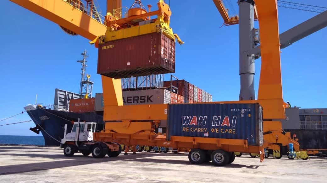 POICLDU's tweet photo. All containers for today is locked and loaded on Danum 172. Bon voyage.
 
#poicport
#poiclahaddatu
#bimpeaga
#globalport https://t.co/Nym9Bq4JCd