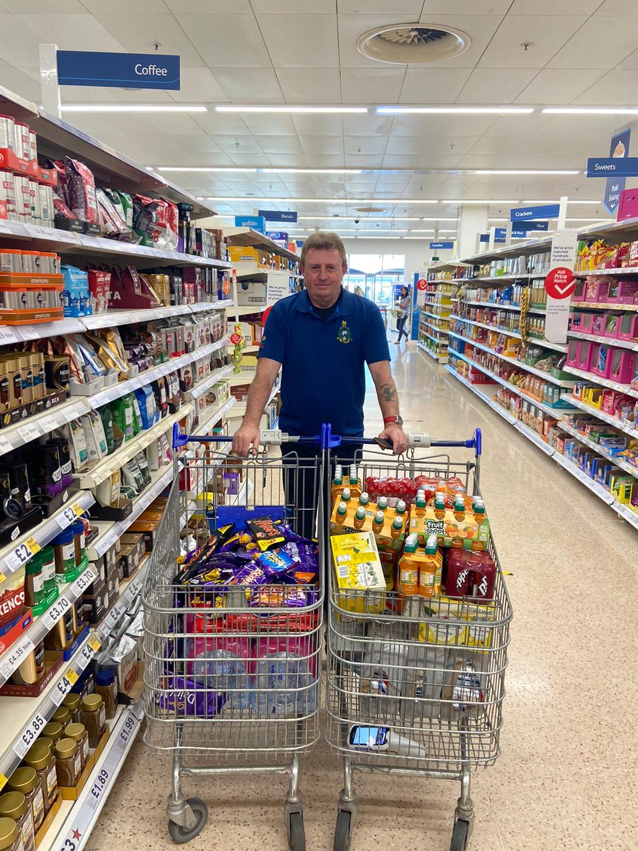 hjmilitaryclaim's tweet photo. A lunch hour well spent helping my father John Bamsey, Chairman of the Port Talbot branch of The Royal British Legion @PoppyLegion shop for snacks and refreshments for the NHS staff @SwanseabayNHS. The branch has donated £250 to give sustenance to our brave frontline NHS heroes💙 https://t.co/AMlnH1AMpv