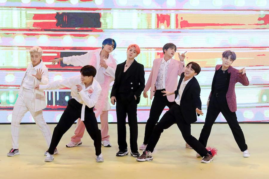 soompi's tweet photo. #BTS’s “Boy With Luv” Becomes Fastest Korean Boy Group MV To Reach 750 Million Views https://t.co/TymBy0ViUp https://t.co/MD48Z6N6iB