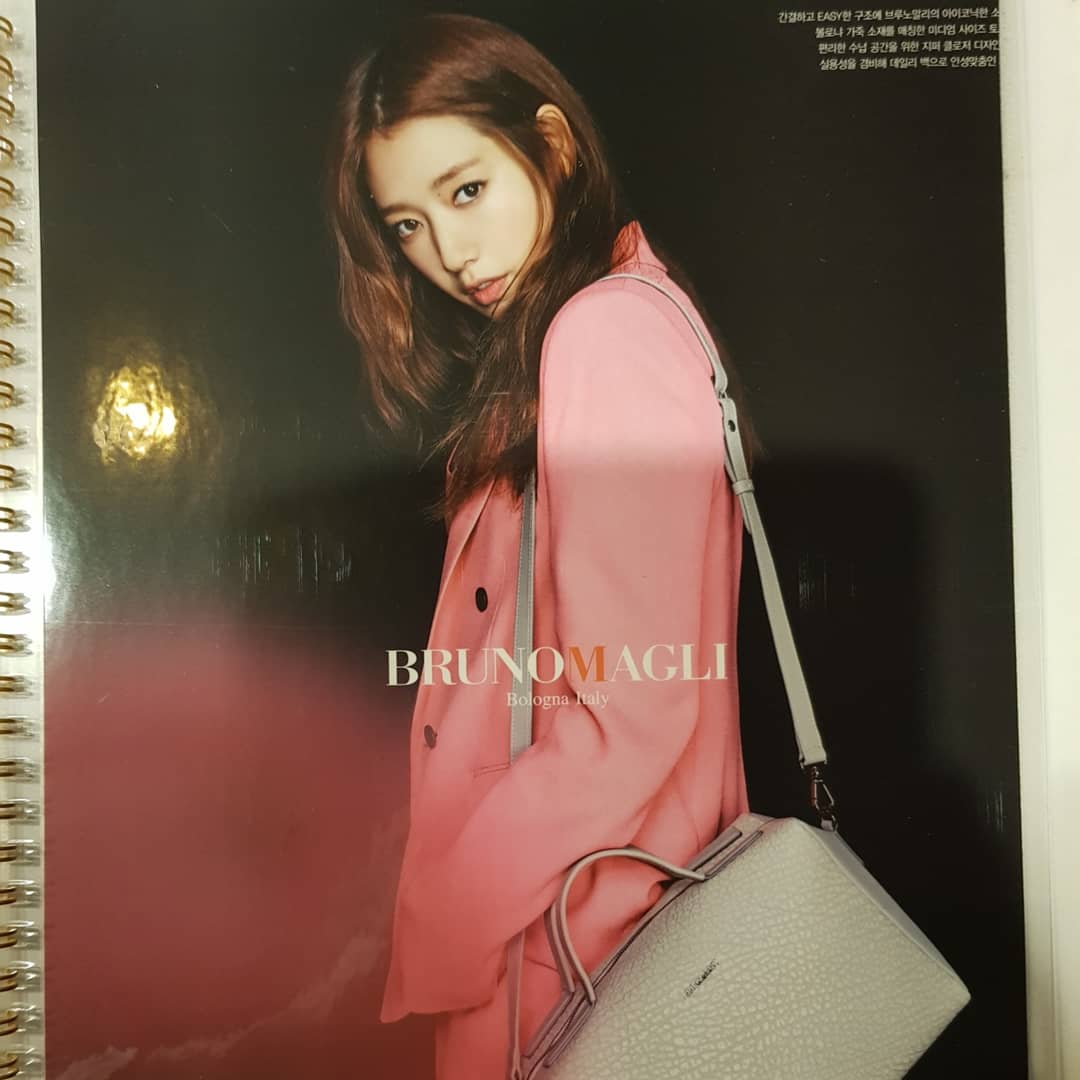 ChristianMovie9's tweet photo. [#korea #jeju #woljeongriincafe #exhibitioncafe ]
#parkshinhae 
 
#2016 #브루노말리 #가방 #cf 
#brunomagli #spring #summer #season #catalog https://t.co/0pFVAEzbHj