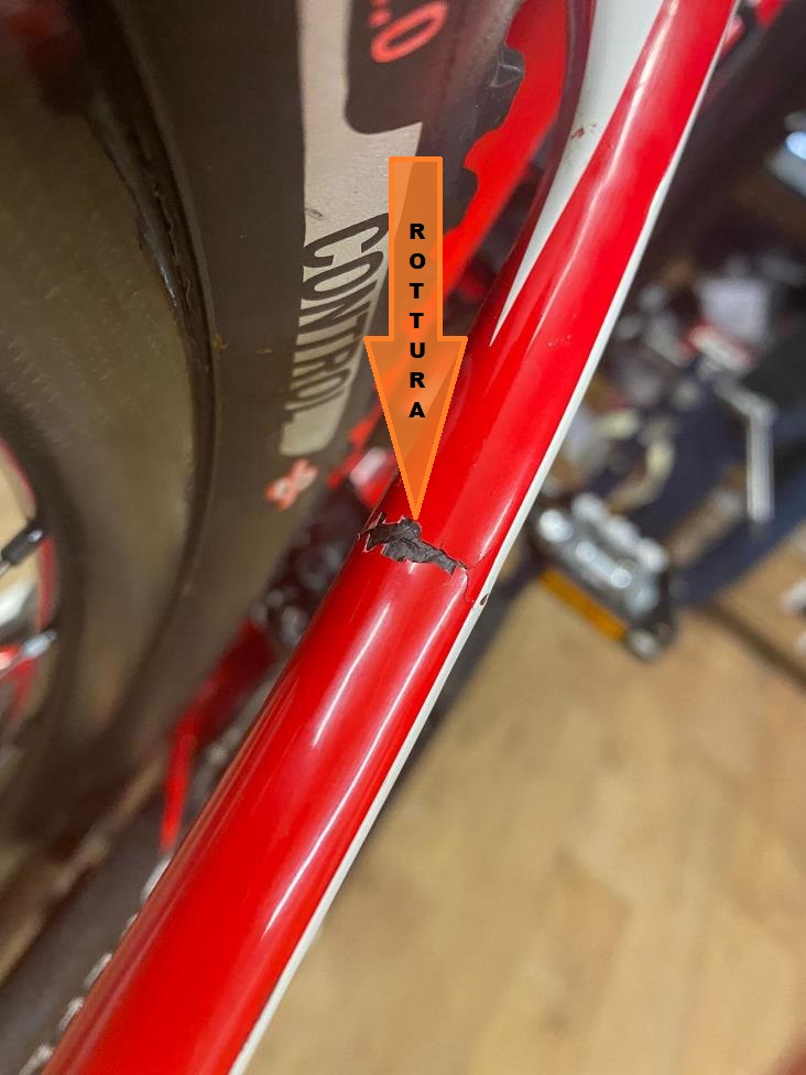 #rottura #fodero #superiore: #riparabile.
#riparazione #telai in #carbonio #ruote e #forcelle
#verniciatura e #personalizzazione #marchi e #loghi
Per informazioni:
riparazioni.sartoantonio.it