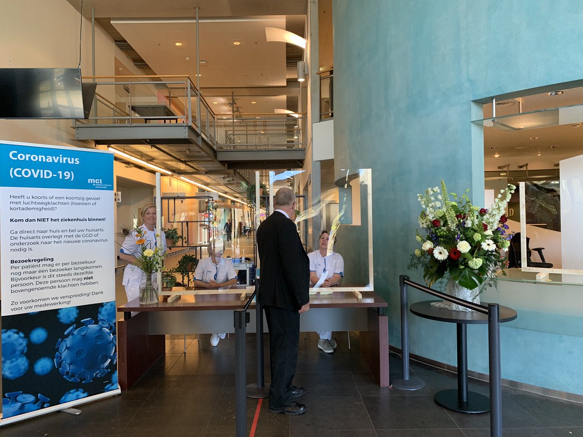 Heb je deze mooie bos bloemen gezien bij onze triagetafel? Dit prachtige boeket ontvingen wij van de commissaris van de Koning voor de inzet van al onze medewerkers. De Raad van Bestuur dankt de commissaris voor dit geweldige gebaar. Wat een mooi gebaar. <a href="/cdkfryslan/">CdK Brok</a>