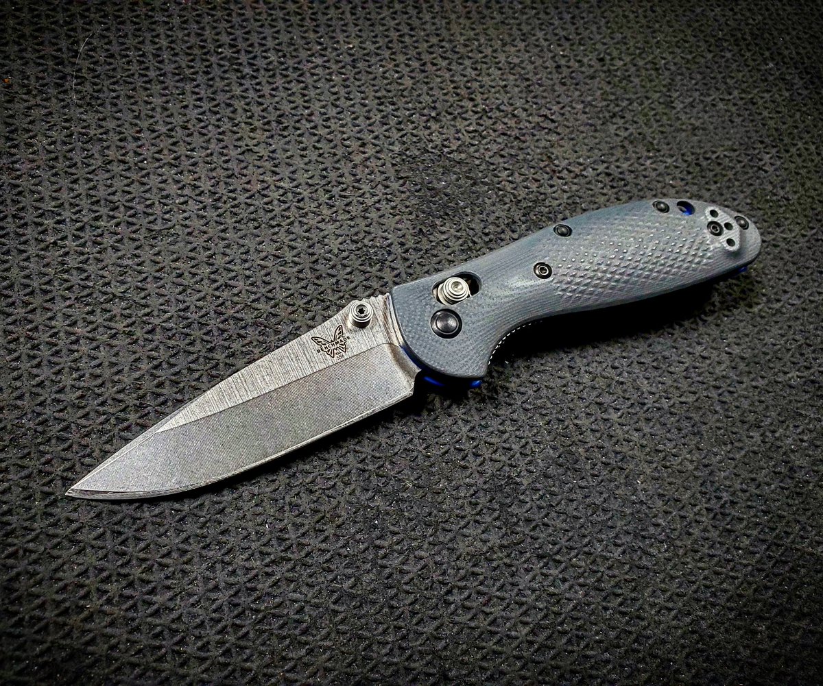 Metal_Complex's tweet photo. The @BenchmadeKnives MINI Griptilian - The knife I've ALMOST bought for myself at least 6 times... My review here - https://t.co/6eU6xVmMXA
.
#benchmade #benchmademinigriptilian #knife #knifecommunity #knifenut #knifepics #knifelife #knives #edc #pocketdump #knifecollection https://t.co/xPAeOvlFjJ