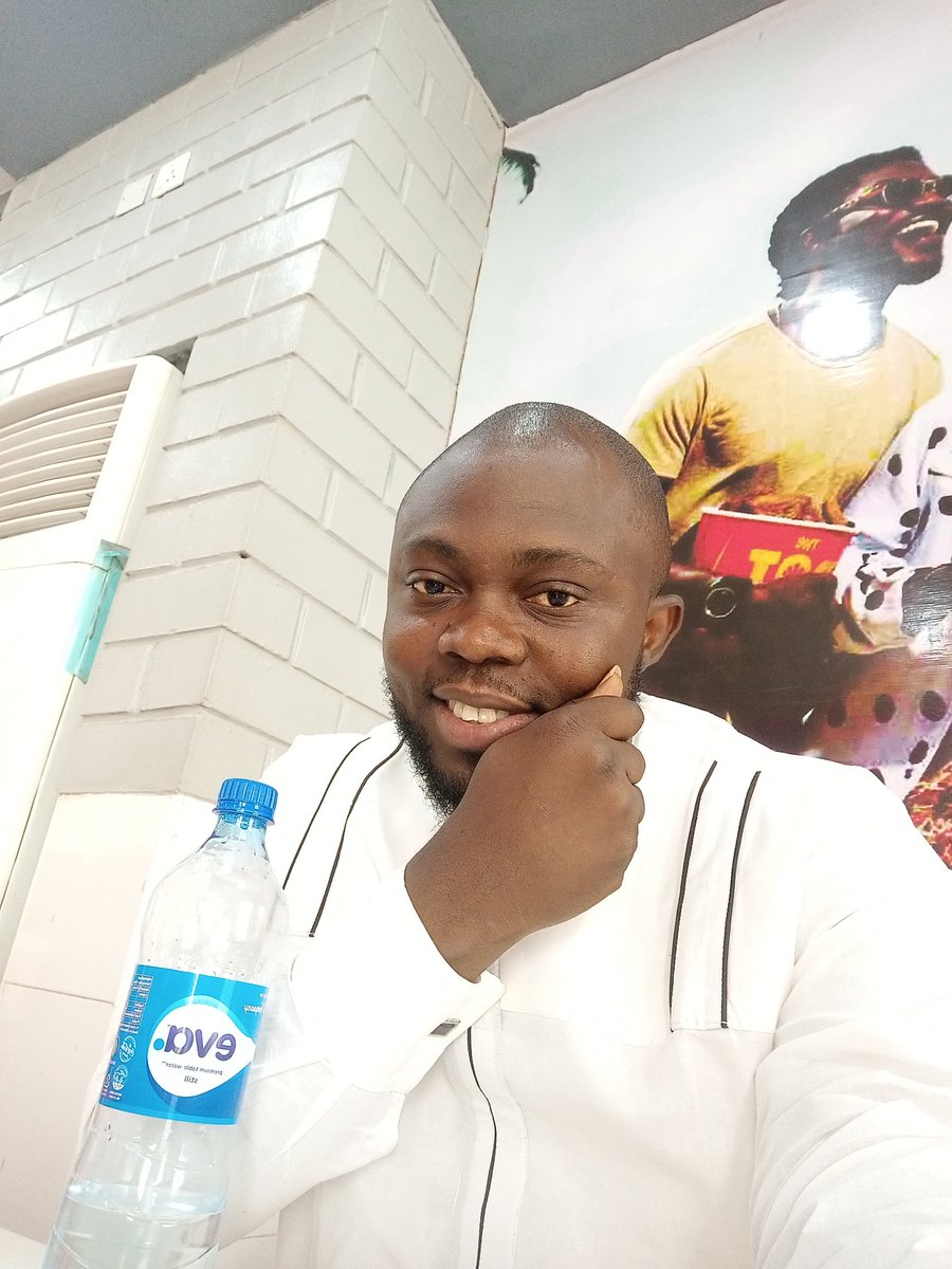 iam_kolawole's tweet photo. Went to @ChickenRepublic Kaduna @constitutionRoad to cool off with ice cream.. 
The security guys are amazing, top of their games on #COVID19Nigeria. U can't go in except you are checked and sanitized.. Social distancing 100% https://t.co/zumptudWtM