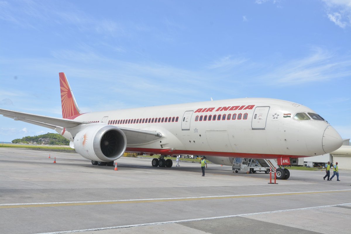It was a pleasure to welcome a special Air India flight to Seychelles this afternoon in the company of the Indian High Commissioner Dalbir Singh, with the first of two consignments of medical supply in response to our national efforts to fight the COVID-19. Thank you, India!
