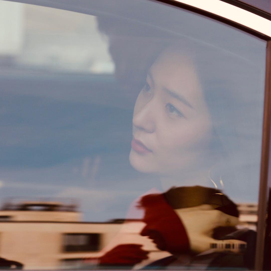 Jhrystal's tweet photo. Some think she is as untouchable as wind while she is just as light as feather. Thinking she is as unpredictable as tomorrow when they can simply make her day instead of unstoppingly wondering what she will be next. Thinking they can do it all alone when she is there to talk out. https://t.co/PZE2QqWLZg