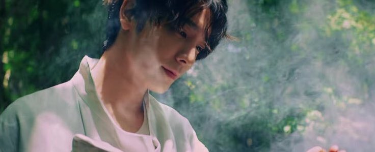 heechul: i personally like donghae& #39;s eyes , donghae& #39;s sad eyes.i really love it a lot,donghae has deep eyes.