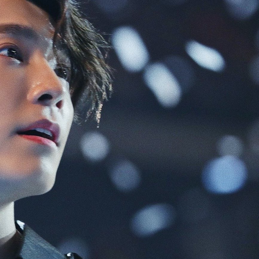 heechul: i personally like donghae& #39;s eyes , donghae& #39;s sad eyes.i really love it a lot,donghae has deep eyes.