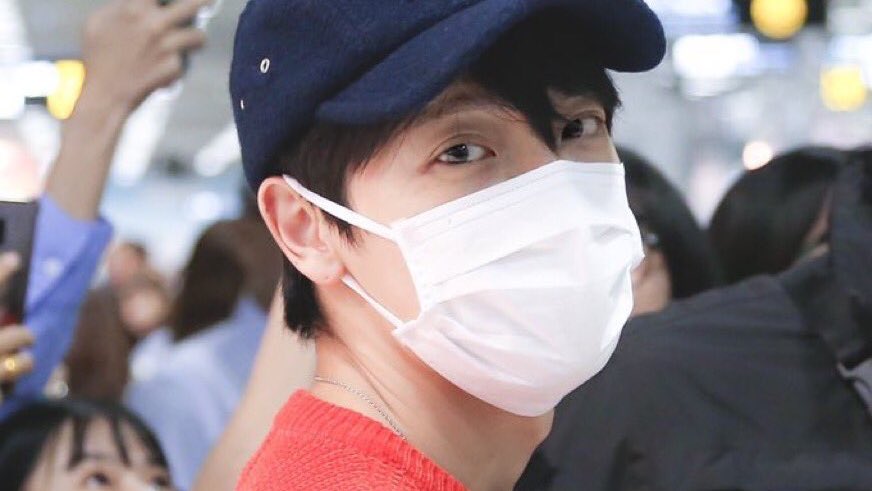 heechul: i personally like donghae& #39;s eyes , donghae& #39;s sad eyes.i really love it a lot,donghae has deep eyes.