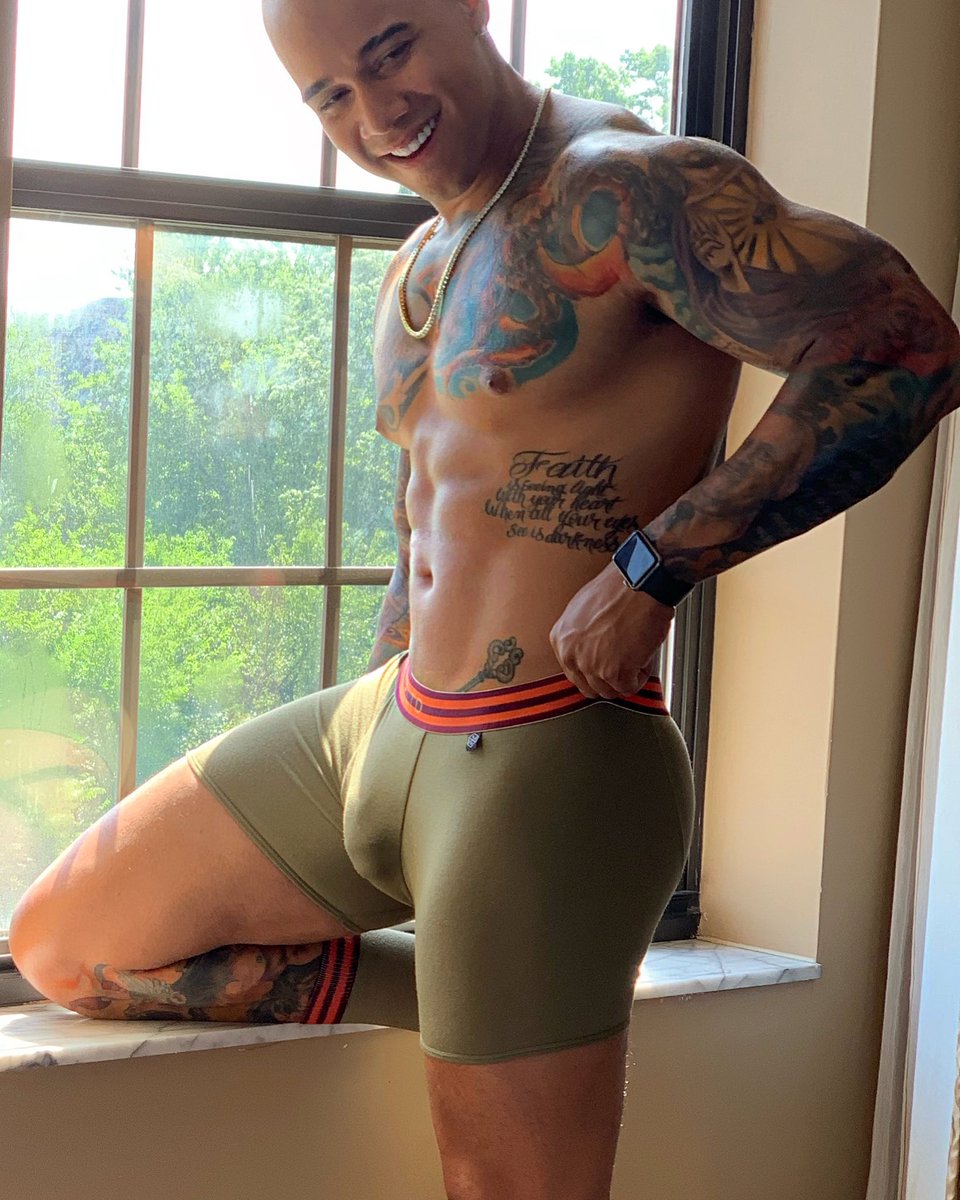 borrelljr's tweet photo. Wake up and live😆
Good Morning Fam.☀️
Gracias a Dios por un nuevo día.🙏 -
.
.
.
.
.
.
.
.
#artist #model #tattoos #ink #tattooed #teamborrell #borrelljrshop #tattoomodel #inked #tattoolife #gym #tattooink #lifestyle #tattoolove #tattoostyle #amazing #inkboy #muscle #borrell https://t.co/H3NcjLyKWS