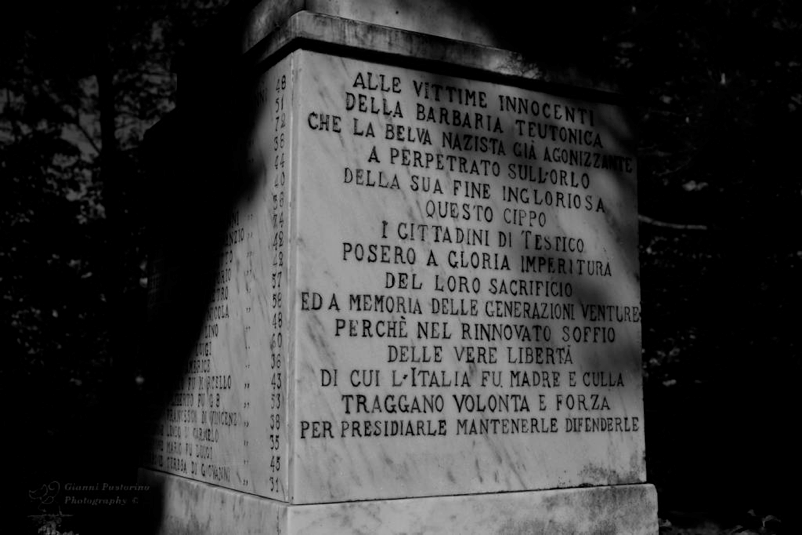 ANPIRomaPosti's tweet photo. 15 APRILE 1945
ECCIDIO DI #TESTICO
Gli uomini vennero fucilati da distanza ravvicinata, mentre le donne vennero prima violentate e poi uccise con la baionetta, che venne brandita anche per finire i pochi uomini che, dopo Ia fucilazione, mostravano ancora un alito di vita. https://t.co/1Hcsj3Y61A