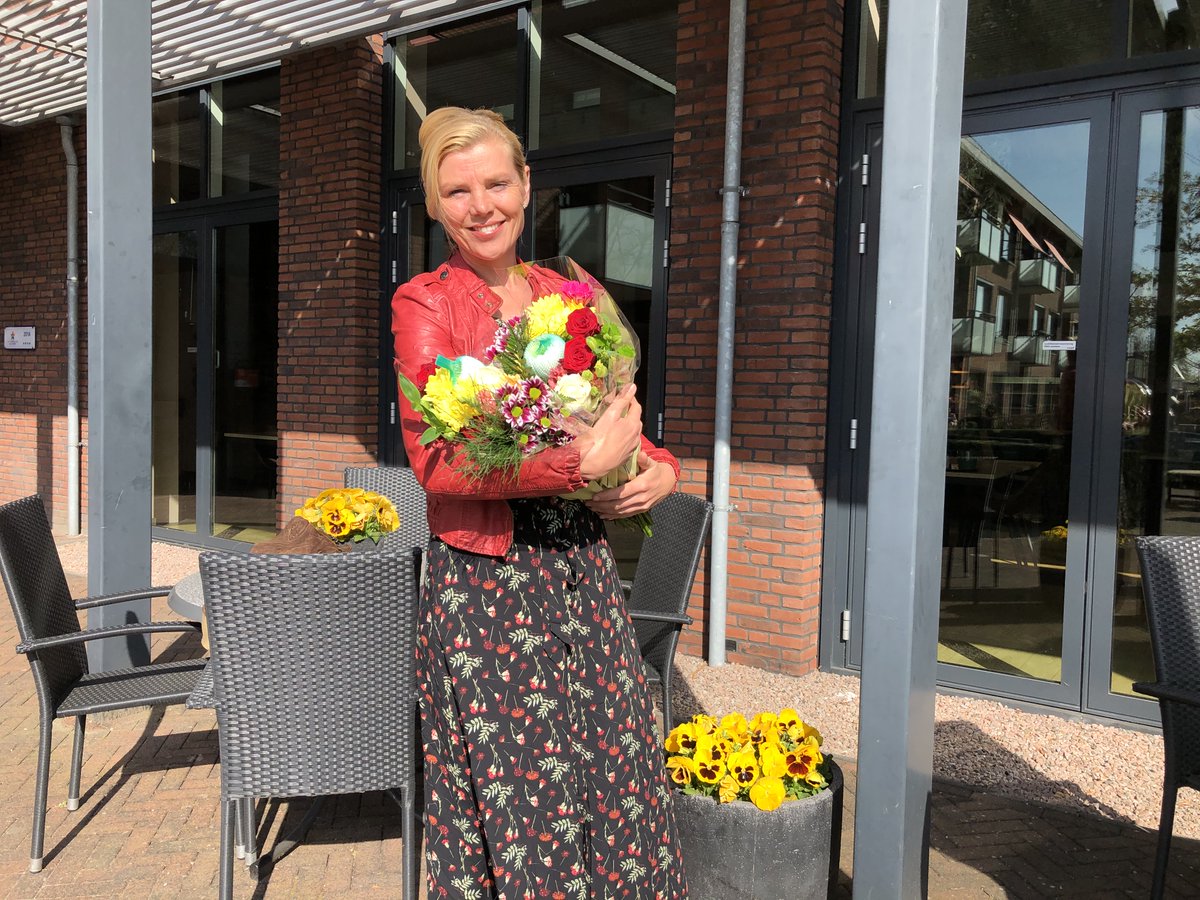 Wat gebeurt er op het gebied van Cultuur, Welzijn en Zorg? 💟 Wethouder <a href="/paulajorritsma/">Paula Jorritsma</a> geeft een kijkje achter de schermen. 'Uit al onze 21 kernen bloeien geweldige initiatieven van #nabuurschap op. Een bloemengroet voor ieder van jullie!' 💐 Lees meer: gemeentealtena.nl/nieuws/nieuwsb…