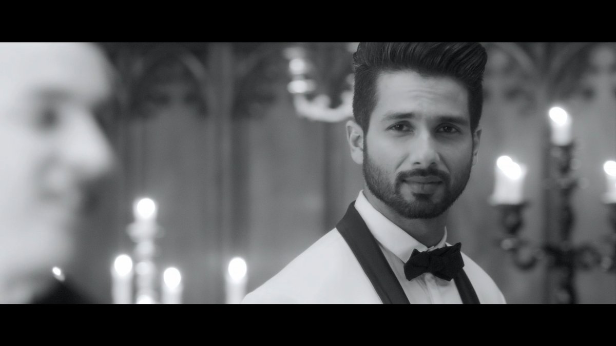  #Shaandaar Shahid Kapoor never looked more hotter than JJ in any of his movies. His best look so far and with that look he truly truly truly deserved a better script. I feel so sad  Though we got to see him dance in it. Shaam shandaar, Nazdeekiyan, Gulabo all songs were fab.