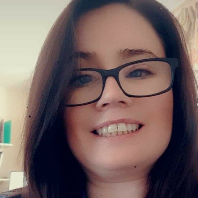 StPatsMaghera's tweet photo. We are proud of Cathy Boyle, who left SPC in 1996.  Cathy is a nurse for the hospital diversion team in Antrim.
#SPCheroesonthefrontline
#SPCproud🔵⚪⚫
#SPCStayAtHome https://t.co/UqtQzYsEQM