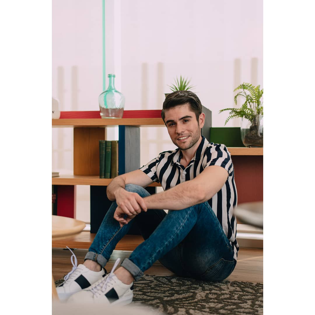 letto_garmassi's tweet photo. "Tienes el poder para ser libre en este mismo momento, el poder está siempre en el presente porque toda la vida está en cada instante" #FacundoCabral
#AlbertoGarmassi por #jacoborios para #experienciamaxwell de @HerreraChris en @cityrent https://t.co/2DNOjBCXek