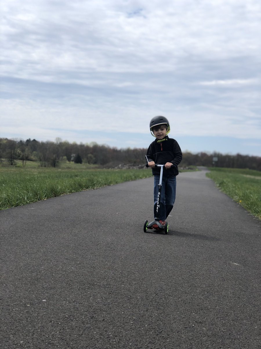 MrsDeschambeau's tweet photo. Today my “student” 🧑🏼and I made a kite (QUEST) #kiwikit by following directions (Reading) then rode his scooter (PE) and practiced flying it all by himself (Science) all before 10AM! His “teacher” is exhausted, but he had fun and that’s all that matters. ❤️#preschoolhomeschool https://t.co/csxOzDCqeQ