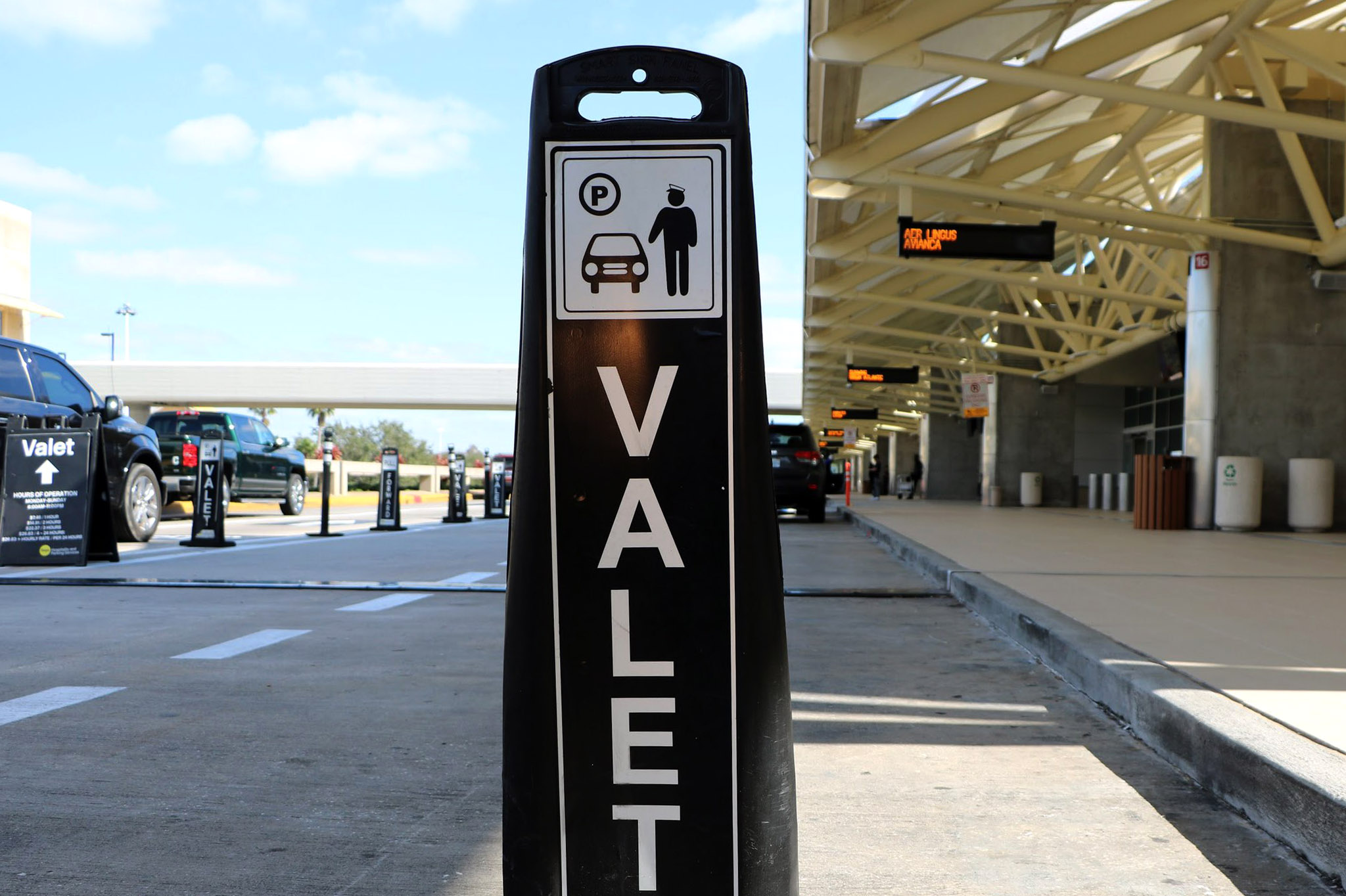 Orlando International Airport on X: Curbside Update: Terminal Valet parking  will only be available on Departures Level of Terminal B, until further  notice. 🚘  / X