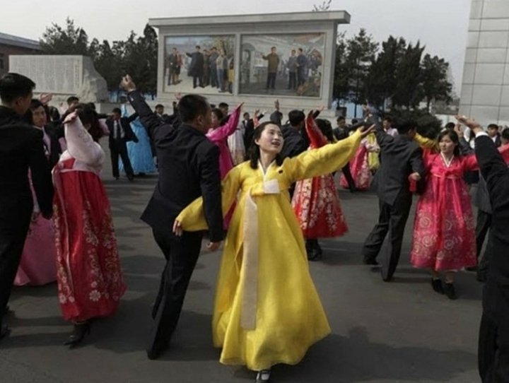 펌)투표 후 여흥을 즐기는 강남주민들
출처가 부동산까페인게 더 터짐 😂😂😂😂