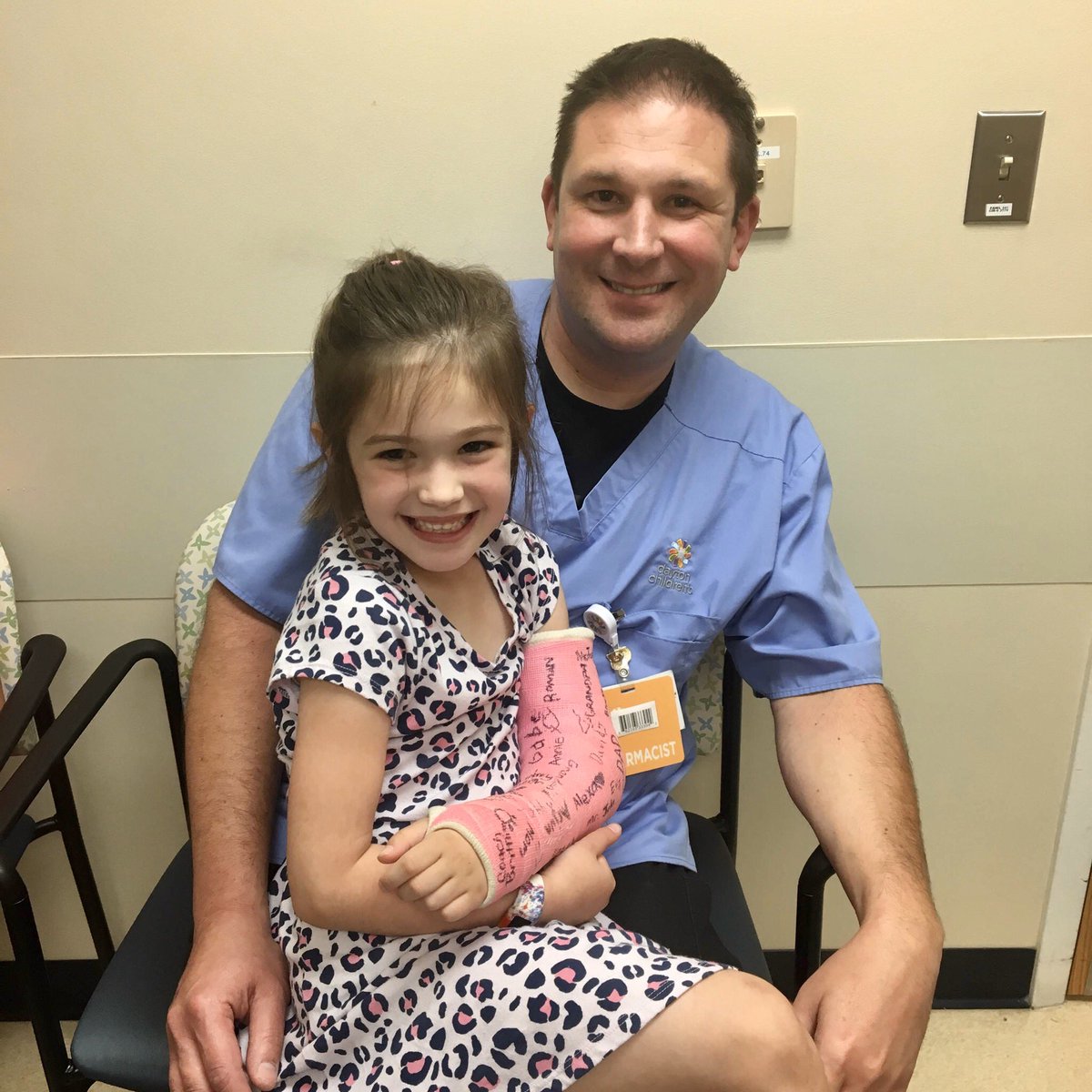 mb_benefits's tweet photo. We asked MBers &amp; customers to send us photos of their #healthcareheroes so we can recognize them for all they do! 🏨 Here are just a few of those who risk their health &amp; safety everyday. Thank you for your bravery, patience and compassion. You are our heroes! #MuchBetterAtMB https://t.co/Jf1qIN9GdY