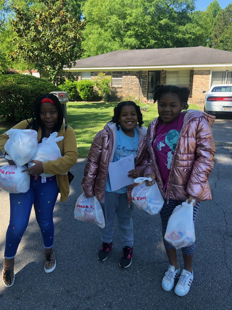 NorthForrest's tweet photo. FCSD Yellow Bus Cafe delivered meals and learning packets!! Thanks to awesome faculty and staff for helping! 🦅❤️💙#EAGLENATION https://t.co/fDg61Z1izR