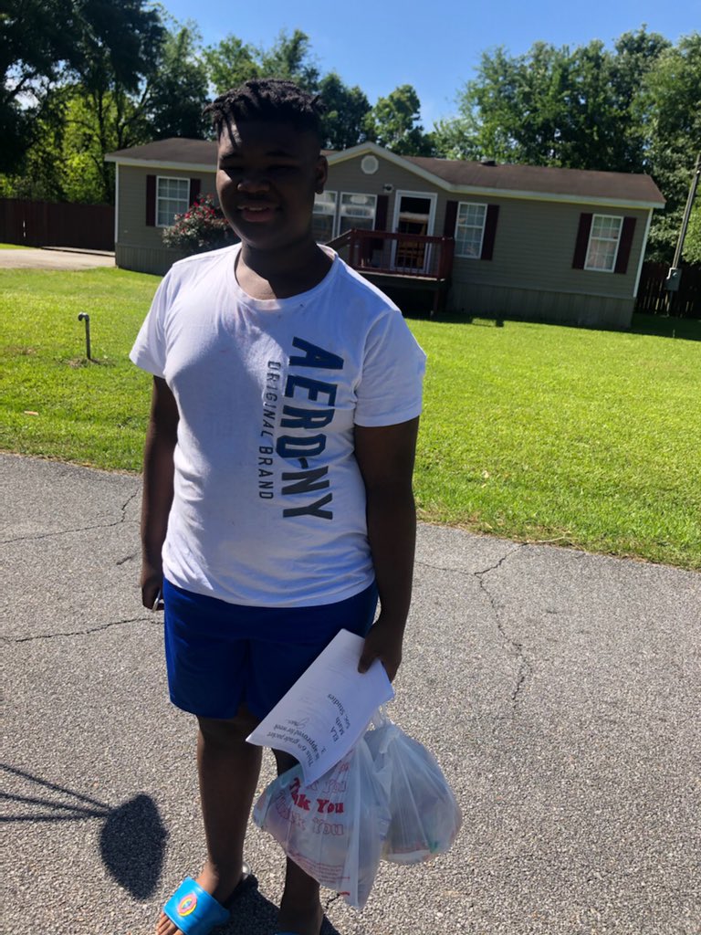 NorthForrest's tweet photo. FCSD Yellow Bus Cafe delivered meals and learning packets!! Thanks to awesome faculty and staff for helping! 🦅❤️💙#EAGLENATION https://t.co/fDg61Z1izR