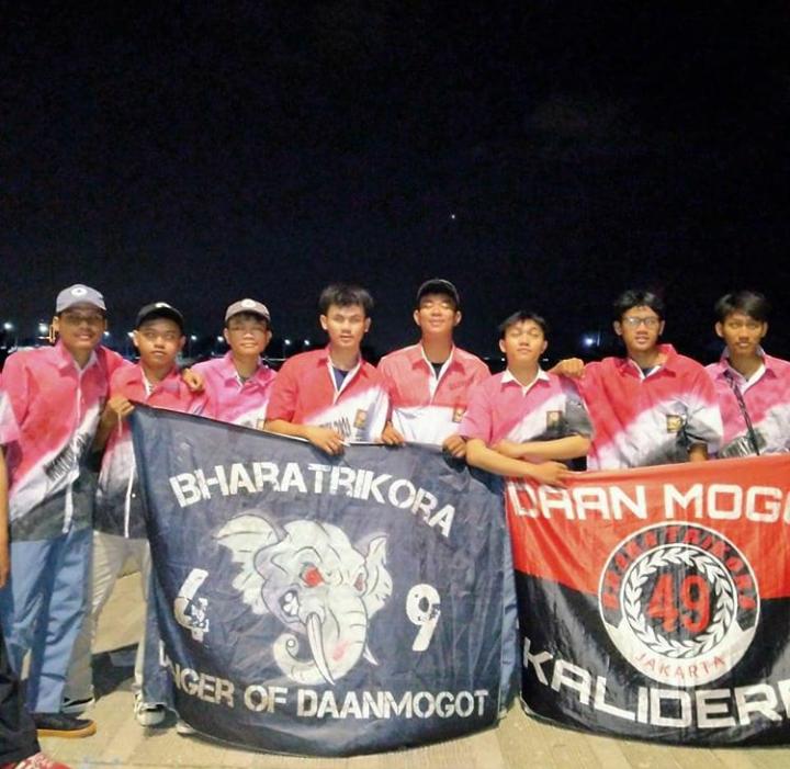 bhatrix49dm's tweet photo. Berani muncul melawan arus,mendobrak kepalsuan yang terlanjur serius.
See you 2020🇾🇪
@bhatrik492 @Bhatrix082 @STM_BHATRIX800 @BHATRIX837 @BHATRIX_713MOZ 
#Bhatrix #49DaanMogot https://t.co/OAt3YzIo7C
