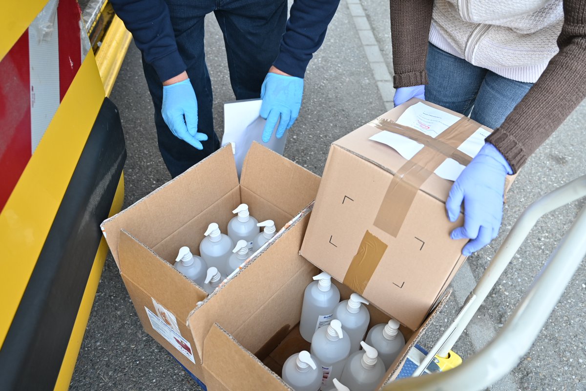 F_Bierry's tweet photo. [COVID-19] Un grand merci à l'usine bas-rhinoise @Tereos de #Marckolsheim, qui nous permet de distribuer 3000 litres de solution hydroalcoolique (SHA) chaque semaine dans le Bas-Rhin. Nos équipes livrent régulièrement #Ehpad et autres établissements sociaux et médico-sociaux. https://t.co/1bLVzIkdVY