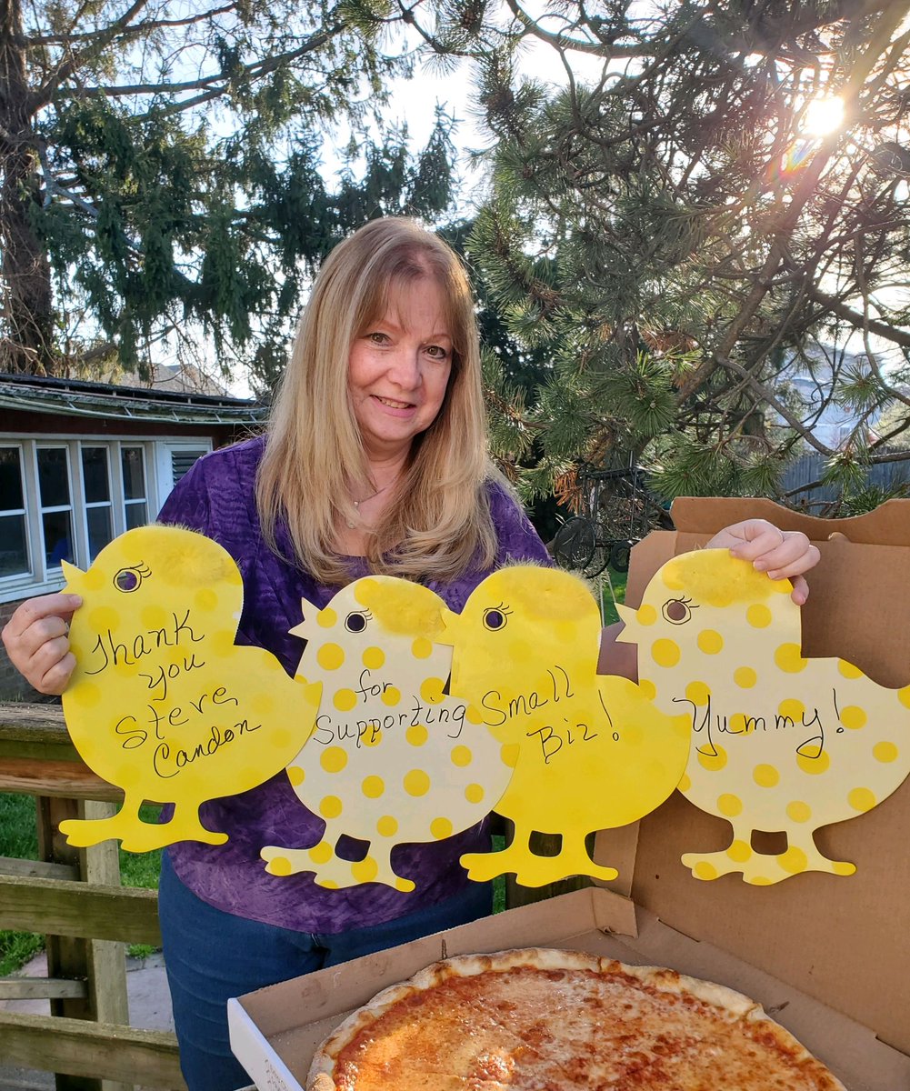 CandonAgencyInc's tweet photo. The Steve Candon Pizza Party supporting local business. Thank you to #villamaria of East Rockaway. #OurStateFarm #StateFarmPizzaParty @SF_JenYoung https://t.co/3HRPRkEsTb