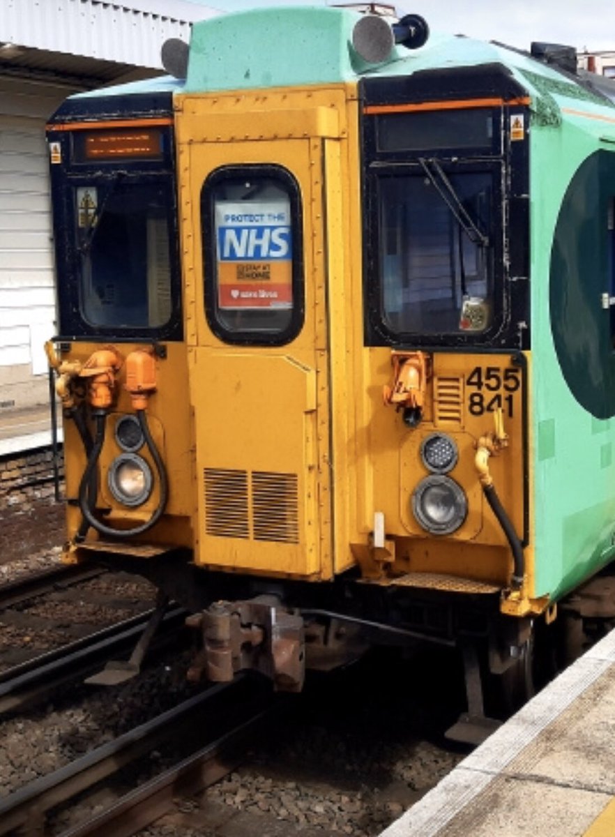 Loving your work <a href="/SouthernRailUK/">Southern</a> 👏👇