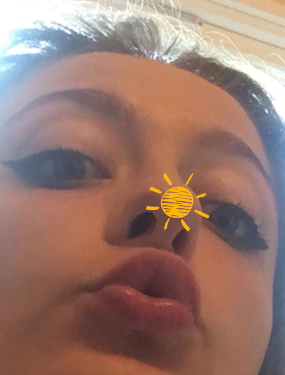 peiche__'s tweet photo. Je me suis tâtée à le faire du coup j’suis en retard but... 👉🏻👈🏻
#SunForTaehyung #SunForV https://t.co/BV6IK3s516