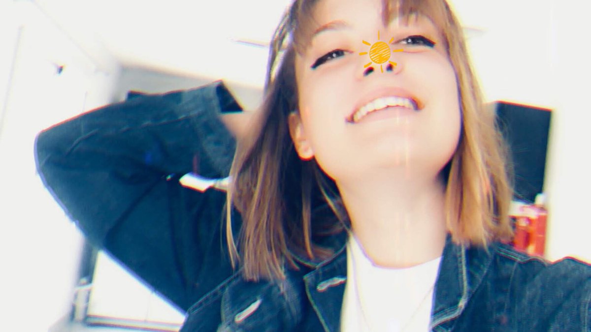 peiche__'s tweet photo. Je me suis tâtée à le faire du coup j’suis en retard but... 👉🏻👈🏻
#SunForTaehyung #SunForV https://t.co/BV6IK3s516