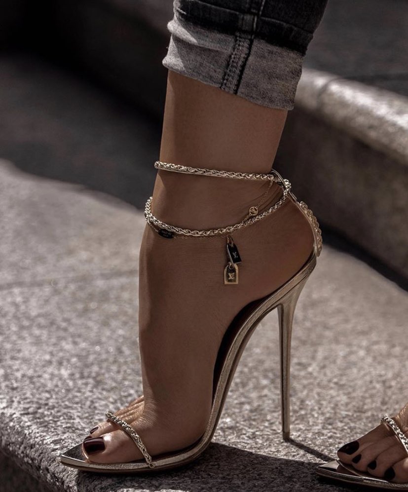 Anklet - Fashion shoes trends, news and celebrity styles -