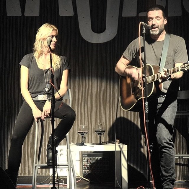 .
Llueve. Llueve mucho. Llueve en toda España. Y ¿sabéis que es lo que más nos gusta de estos días? CANTAR.
.
Sobre todo cantar con público, con vosotros. Así que, esperamos impacientes que lleguen más días de lluvia para poder compartirlos juntos.
.
.
 .
Equipo Anglada Cerezuela