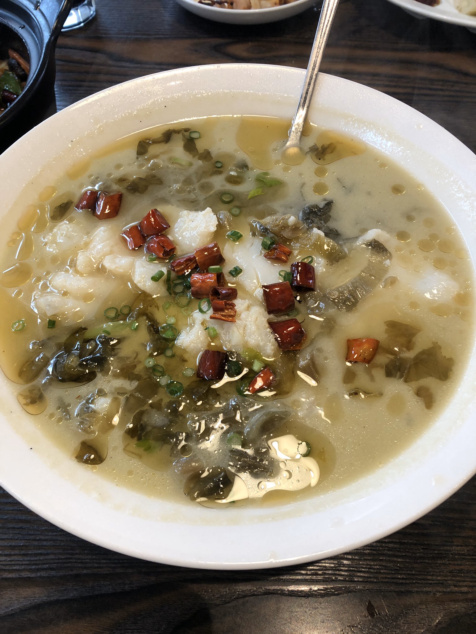 Creation17 新小岩 ジョシロウマテイカ 本格的な四川料理のお店です 画像一枚目の 酸菜魚 が美味しかったなぁ 孤独のグルメの小岩回でも出てきた高菜の漬物入りの煮魚です 魚の油分と高菜の酸味 唐辛子の辛味が高相性 T Co