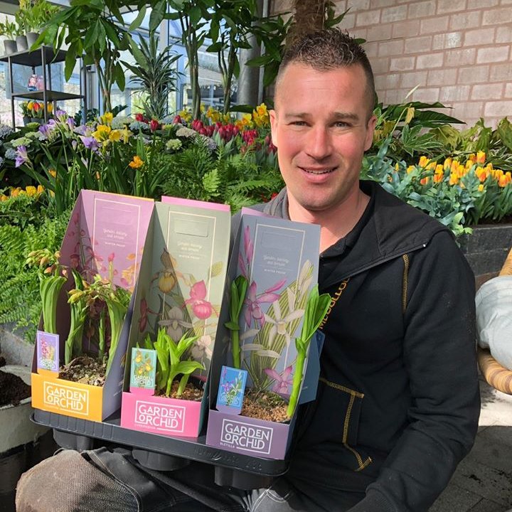 Garden Orchid op tv! Komende drie weken is #GardenOrchid te zien in #DeGroteTuinverbouwing. Kijk zaterdag om 17:00uur naar SBS6📺. #tuinorchidee #SBS6