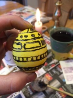FarmfairInt's tweet photo. #Beeswax has many uses! One is for #Pysanky #UkrainianEasterEggs. It's a fat excreted in flakes from glands on worker bee's abdomen. It takes 1100 flakes to make ONE GRAM OF BEESWAX! 2018 total sales in #AB were #Honey $64M & #Beeswax $3M. #LocalHoney #MindYourBeeswax #ABbees https://t.co/1WBxFJBymr