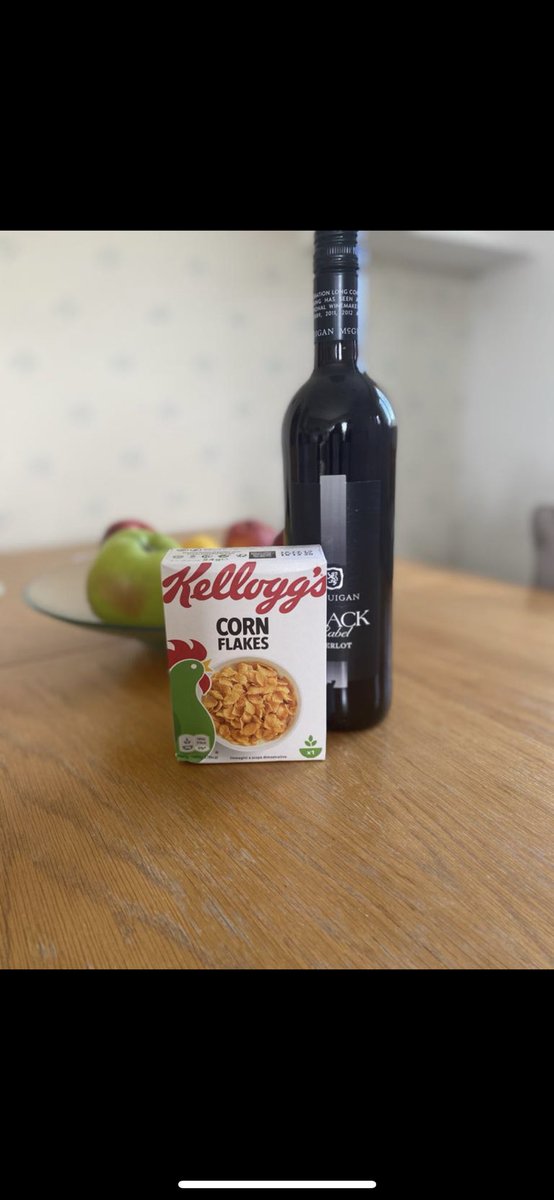 charlieeashley's tweet photo. When Mum does her first online food delivery.. turns out spending only 50p on Cornflakes means you don’t quite get the size you are after 🤦🏽‍♀️🤦🏽‍♀️🤦🏽‍♀️
Don’t eat them all at once! 🤣🤣🤣 #stayhomesavelives #drinkwine https://t.co/fJgdyAjl9W