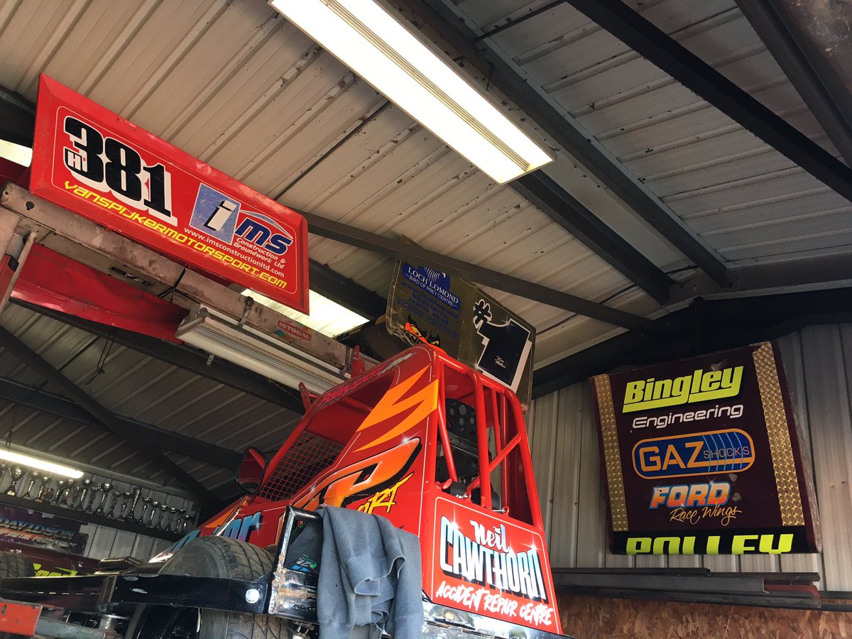 Hung some priceless wall art today #LockdownJobs 🤙