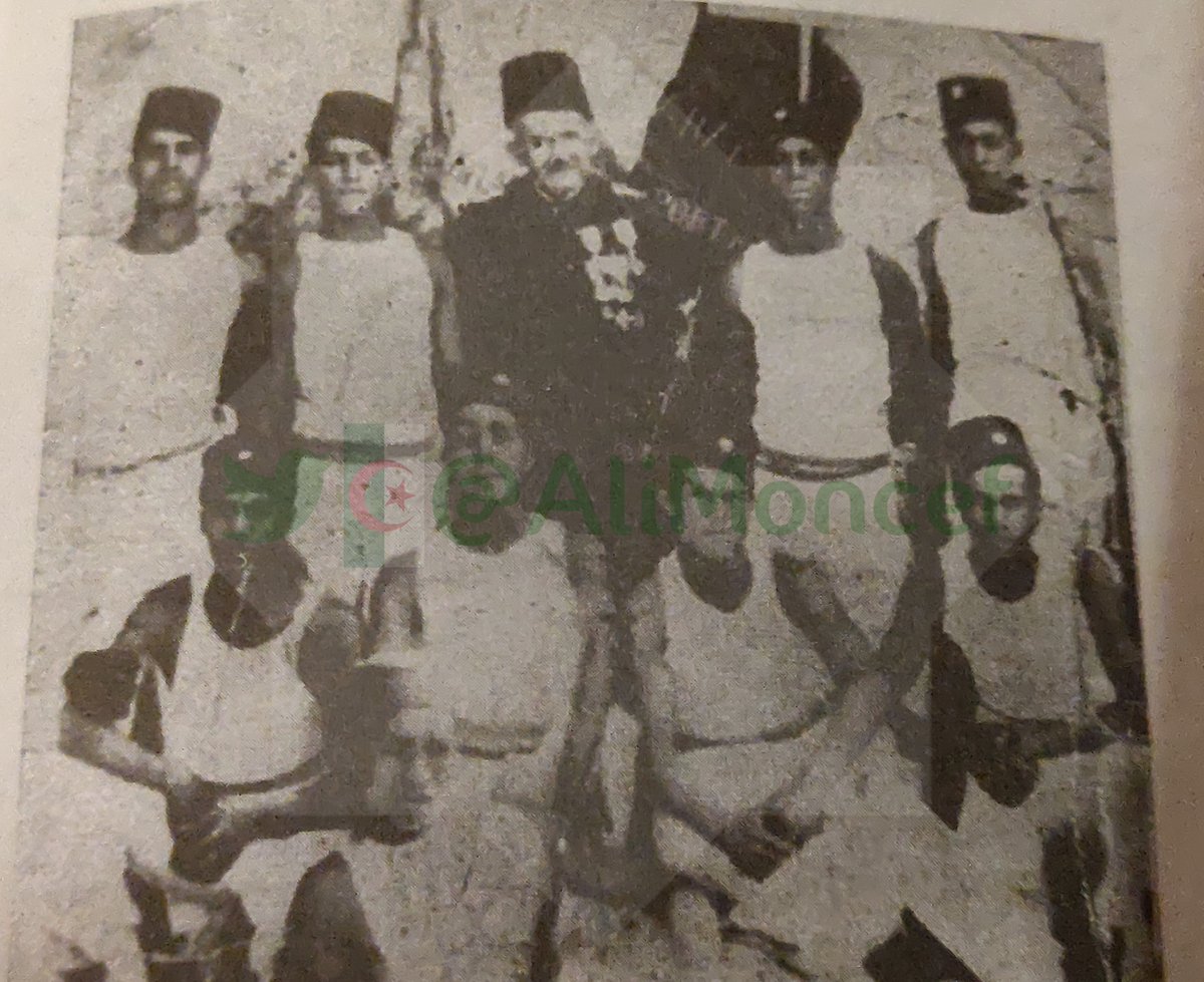 Natif d'Alger, d'origine turc, Rais Omar Benmahmoud (au centre) etait lui aussi gymnaste au Patriote d'Alger puis moniteur avant de fonder le club qui aura pour nom l'Avant-Garde d'Alger (Dans un 1er temps).En 1895, il aura l'autorisation de creer le premier club musulman 