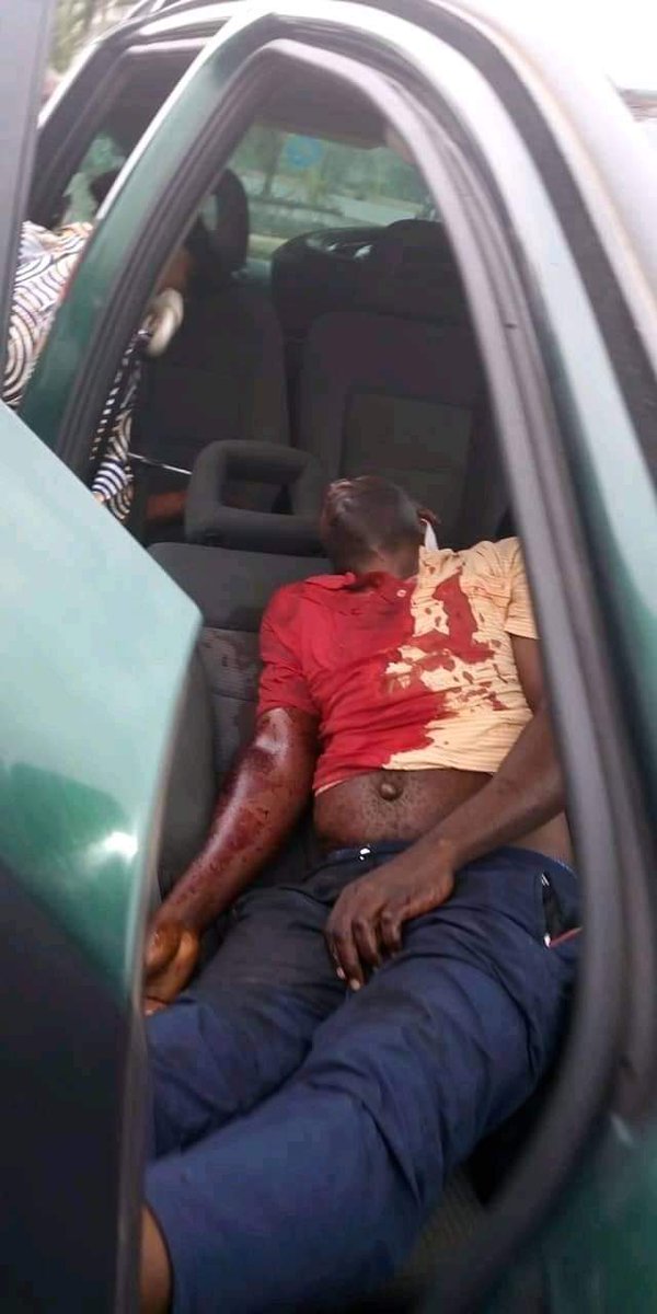 The_Jonathanian's tweet image. NIGERIA IS DOOMED 
😭😭😭

This driver conveying food items to Aba, Abia State was reportedly shot to death by an operative of the  Nigeria Civil Defense Corps at toll gate umuikaa junction in Aba. 

His crime was refusing to give bribe.
#COVID19
#CovidNGR