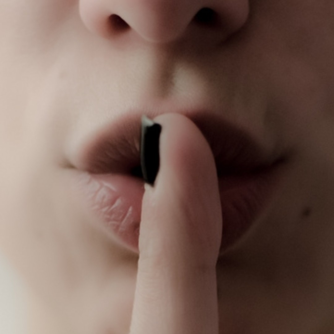 JeffRosenplot's tweet image. Don't worry, I won't tell. Our Perfect Flaws is a love story that will haunt you. Love chooses us, no matter who we are. For #Kindle and the Kindle app on your phone. #lovestory #love #bookclub #sexybook #sexyread ow.ly/UrJT50zdTPl