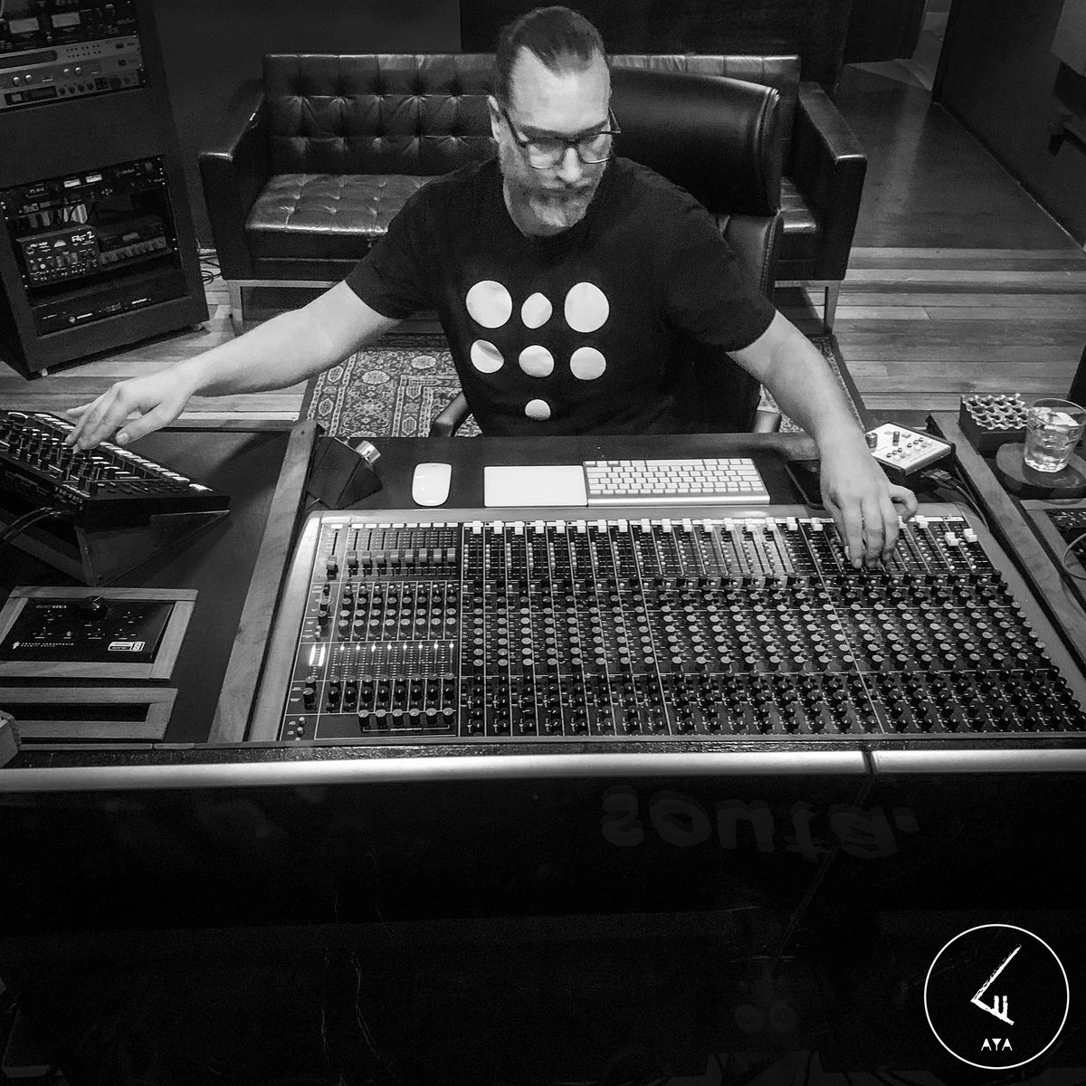Studio routine - writing the song and working on the mix, with this great piece of Toft24 analog console.
#carstenmartensofficial #ayastudios #recordingstudio #musicstudio #djproducer #soundengineer #analogconsole #songwriter #toftatb24 #mixing #mastering #mixandmaster