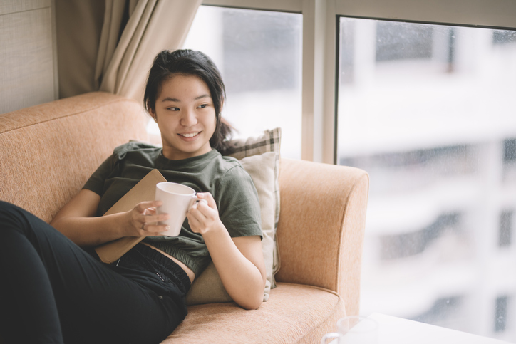 Be sure to open those shades so you can let natural light flow through your home all day long. 
bit.ly/2S8NLlw